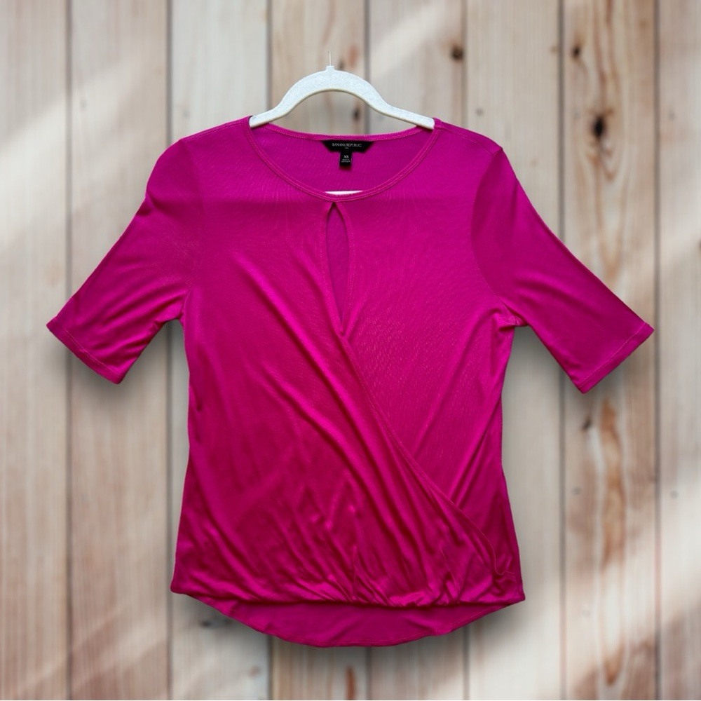 ✨ Banana Republic Silkyluxe Keyhole Short Sleeve Blouse